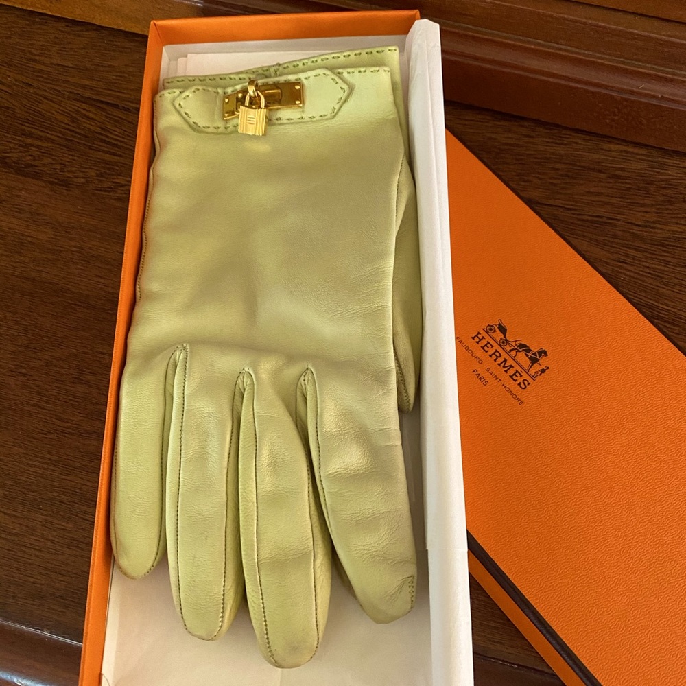 HERMÈS SOYA GLOVES Green Leather GHW Auth 7 RARE!